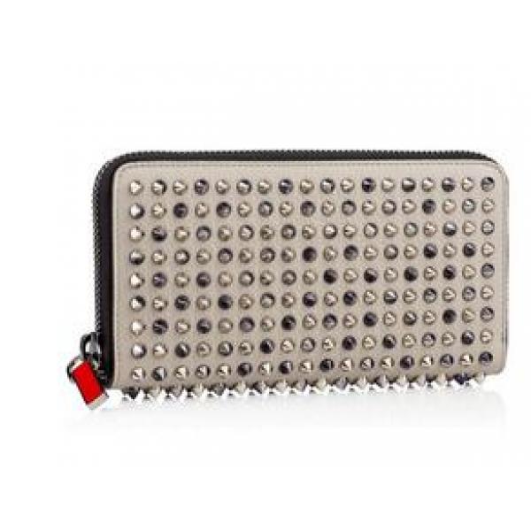 個性的な雰囲気を感じるルブタン Christian Louboutin 上質感のある財布 .