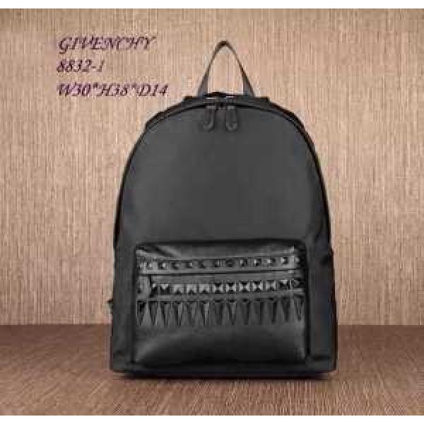 最旬アイテム  ジバンシー GIVENCHY 統一感のあるバックパック 8832-1