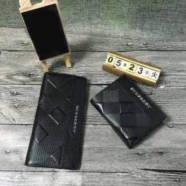 ムダな装飾を排したデザイン  2026 バーバリーBURBERRY  長財布 二つ折り財布 8004