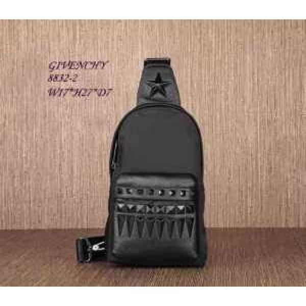 SALE!今季 ジバンシーコピーGIVENCHY  大容量なショルダーバッグ8832-2