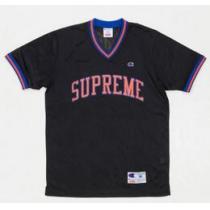 きちんと感があるSupreme×Champion シュプリーム　機能性に溢れるＴシャツ.