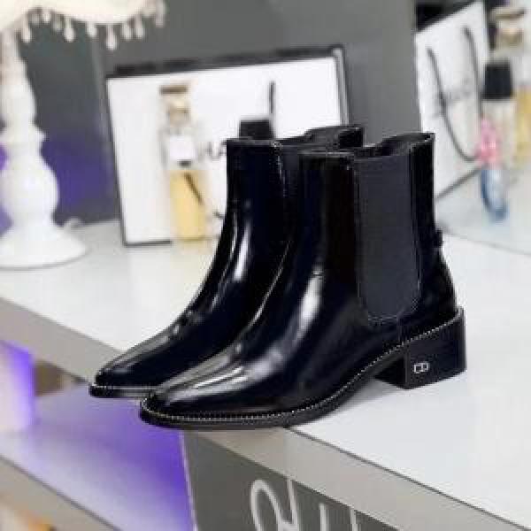 オリジナル ディオールスーパーコピーDIOR  フィット感を高めているブーツ