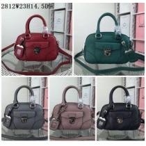 2026 PRADA プラダ 落ち着いた感覚 秋冬 手持ち&ショルダー掛...