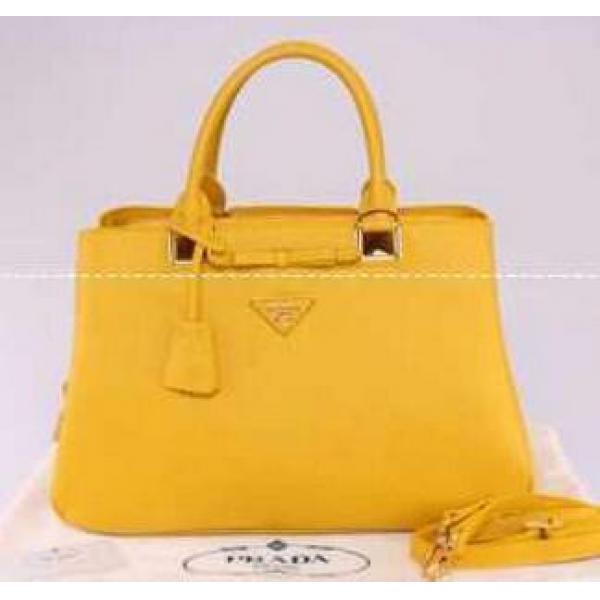 上品で洗練されたPRADA プラダ　レディース手持ち&ショルダー掛けバッグ.　