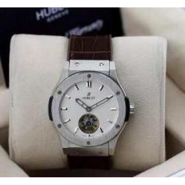 プレゼントに　 HUBLOT ウブロ 高品質を楽しめる腕時計. 