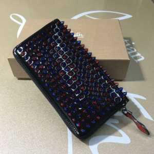 2026秋冬 絶大な人気を誇るクリスチャンルブタン Christian Louboutin 財布