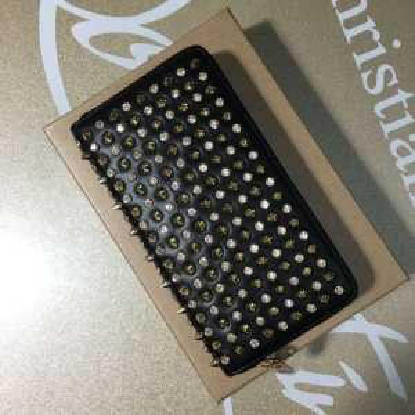 ムダな装飾を排したデザイン2026秋冬クリスチャンルブタン Christian Louboutin 財布