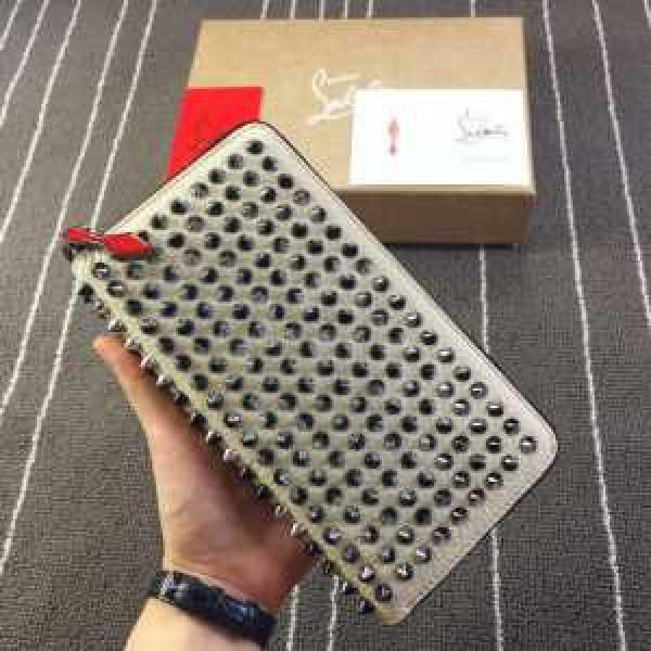 セール中2026秋冬 クリスチャンルブタンChristian Louboutin 財布