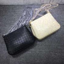 上品さを兼ね備えるクリスチャンルブタンChristian Louboutin 先行販売ショルダーバッグ 斜め掛けバッグ 2色可選