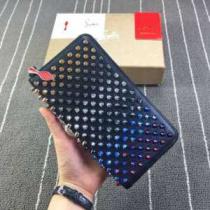 コスパ最高のプライスクリスチャンルブタン Christian Louboutin 上品さで魅せる長財布