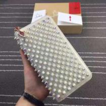 大容量のクリスチャンルブタンChristian Louboutin 上品さで魅せ...