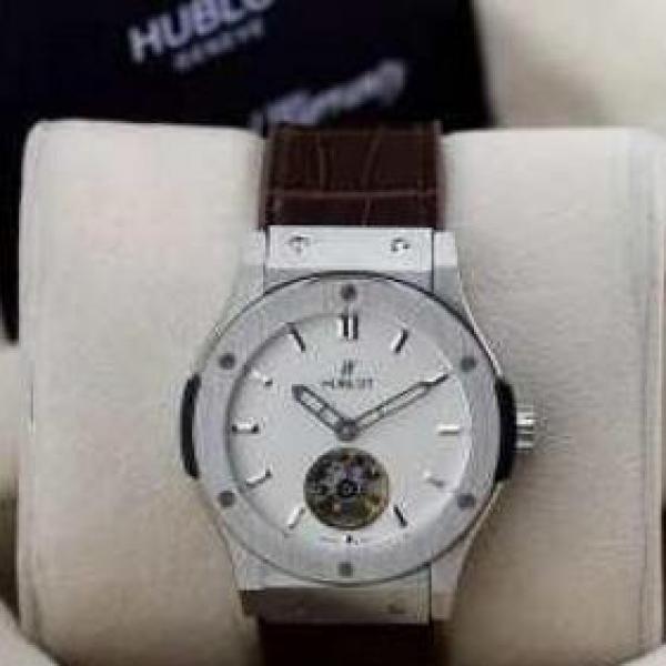 上質な存在感あるHUBLOTウブロ コピー　防水機能性がある腕時計.