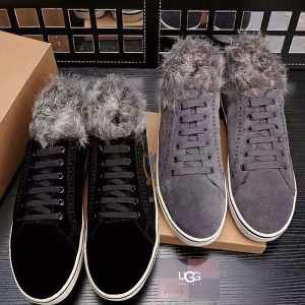 スタイリッシュな印象2026秋冬 UGG インナーボアモカシンシューズ 2色可選