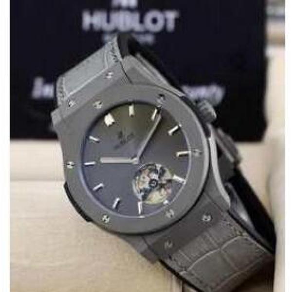 機能性や使い勝手に HUBLOT ウブロ　エレガントな雰囲気がある腕時計. 
