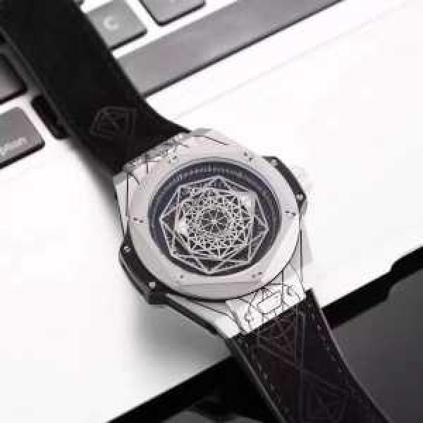 人気を博すウブロ HUBLOT 人気 ランキング 洒落た印象を融合させた腕時計 多色選択可