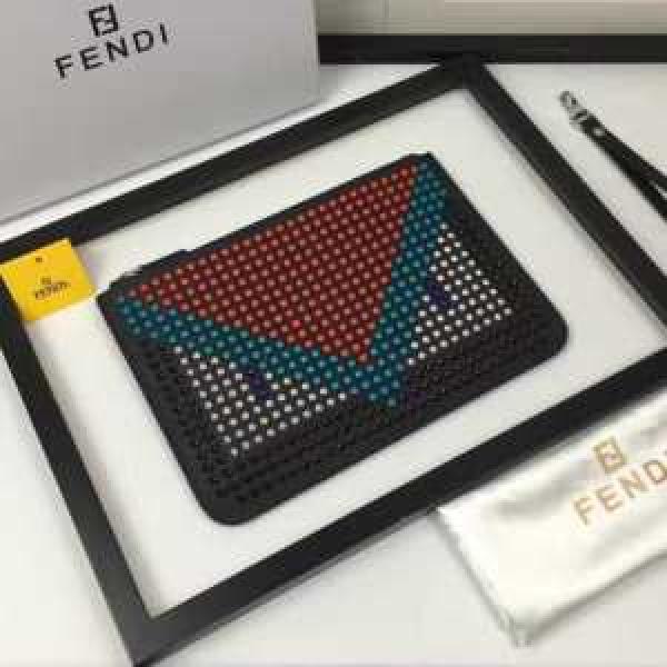 ムダな装飾を排したデザイン 2026春夏 フェンディ FENDI ビジネスケース