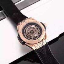 人気を博すウブロ HUBLOT 人気 ランキング 洒落た印象を融合させた腕時計 多色選択可