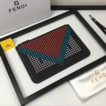 ムダな装飾を排したデザイン 2026春夏 フェンディ FENDI ビジネスケース