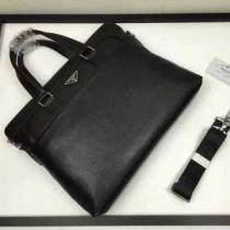 綺麗に決まるフォルム！2026春夏 プラダ PRADA 手持ち&ショルダ...