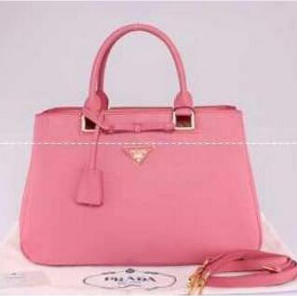 汎用性の高さも人気のPRADA プラダ　機能と美貌を両立したレディース手持ち&ショルダー掛け.