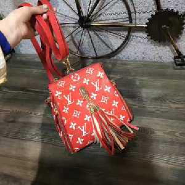 コスパ最高のプライス2026新作ボディバッグ ルイ ヴィトン LOUIS VUITTON  