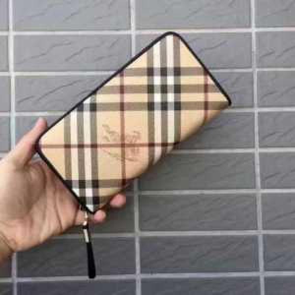 最旬アイテム バーバリー BURBERRY シンプルかつ上品な長財布
