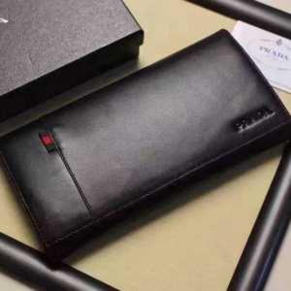 上品なモデル プラダ PRADA 落ち着いた感覚 財布