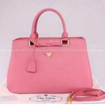 汎用性の高さも人気のPRADA プラダ　機能と美貌を両立したレディース手持ち&ショルダー掛け.