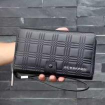 存在感を放っているバーバリー BURBERRY 使い勝手に優れている長財布