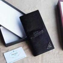 コスパ最高のプライス プラダ PRADA 収納力抜群の財布