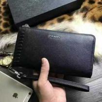 2026春夏 ムダな装飾を排したデザイン  プラダ PRADA 財布