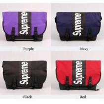 独特な雰囲気のSUPREME シュプリーム  柔らかく軽いのショルダーバッグ.