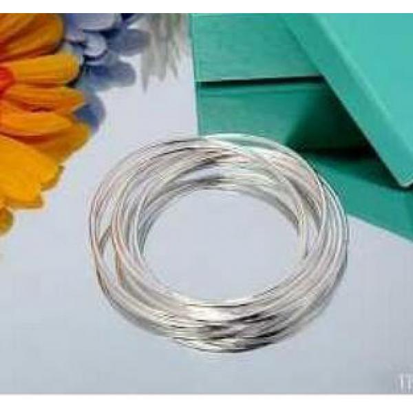 プレゼントにおすすめTiffany & Co ティファニー重厚感あるバングル.