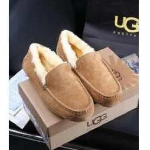天然のシープスキン素材に　アグUGG　男性用 アスコット インナーボアモカシンシューズ 25721247