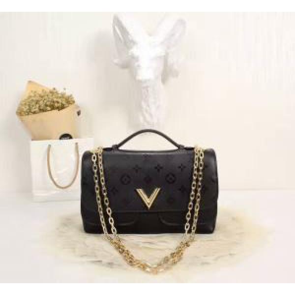 LOUIS VUITTON オリジナリティに富んだバッグル2026SS3色選択可 ショルダーバッグ ルイ ヴィトン