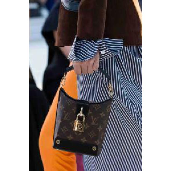 ショルダーバッグ 2026新作収納力のよい お買い得お買い得LOUIS VUITTON  3色選択可