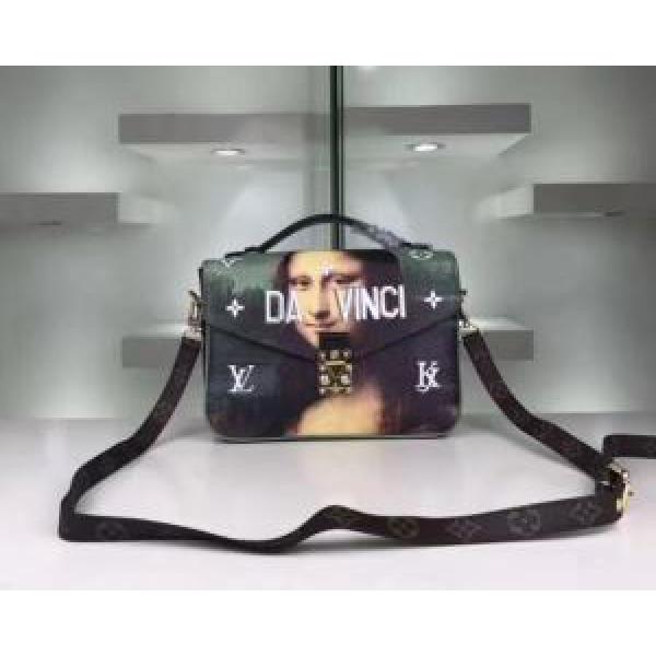 HOT2026 ショルダーバッグLOUIS VUITTON 抜群の雰囲気が作れる!