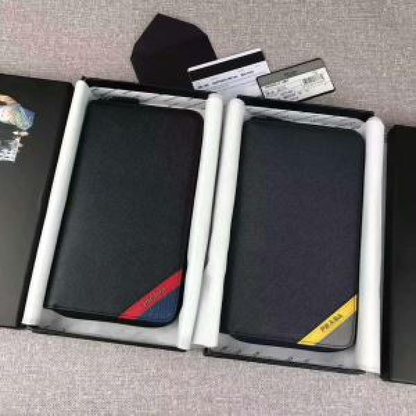 プラダ【大人気】定番商品 PRADA 財布 爆買い2026 美品！2色可選