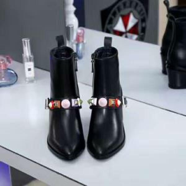 【人気ブログ掲載】  2026秋季超人気 フェンディ FENDI ブーティー2色可選