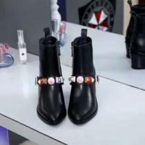 【人気ブログ掲載】  2026秋季超人気 フェンディ FENDI ブーティー2色...