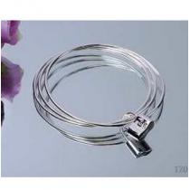 有名人に愛用できるTIFFANY&CO ティファニー  女性らしい抜け感のバングルブランドレディース