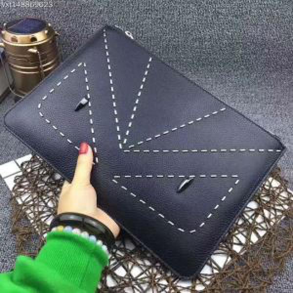 2026秋冬 豊富なサイズ ビジネスケース 活躍のバッグ フェンディ FENDI