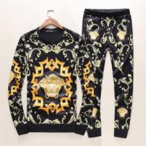 2026秋冬 ヴェルサーチ VERSACE 高級感を引き立てる 上下セット セー...