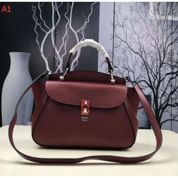 手持ち&ショルダー掛け スタイリッシュな印象 2026新作 3色可選 フェンディ FENDI