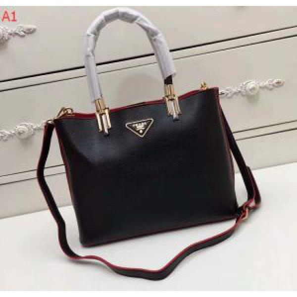 4色可選 手持ち&ショルダー掛け 大人のセンスを感じさせる 2026新作 プラダ PRADA