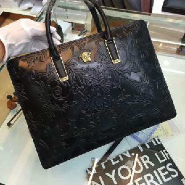 VERSACE ヴェルサーチ 2026秋冬 ハンドバッグ 目玉商品 海外セレブ定番愛用