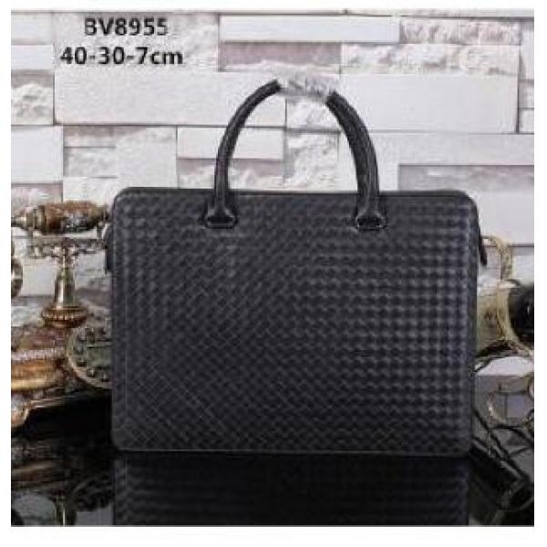 入手困難  BOTTEGA VENETA ボッテガ ヴェネタ 　活躍できるメンズハンドバッグ 人気?