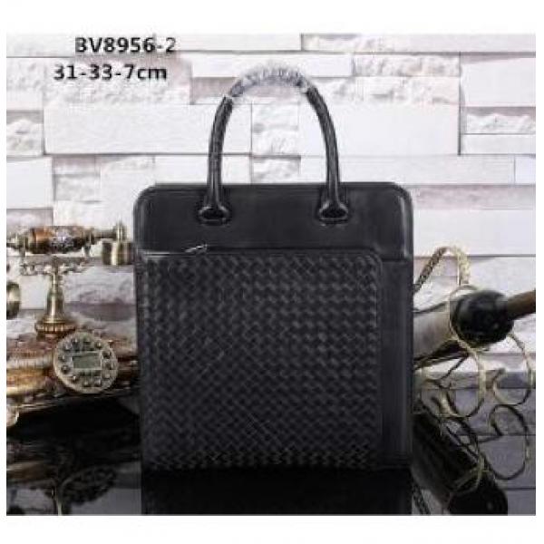 完売品 BOTTEGA VENETA ボッテガ ヴェネタ 　 高級感のあるショルダーベルト付バッグ ブランド 20代?