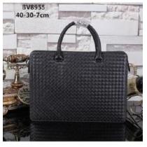入手困難  BOTTEGA VENETA ボッテガ ヴェネタ 　活躍できるメンズハンドバッグ 人気?