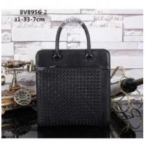 完売品 BOTTEGA VENETA ボッテガ ヴェネタ 　 高級感のあるショルダーベルト付バッグ ブランド 20代?